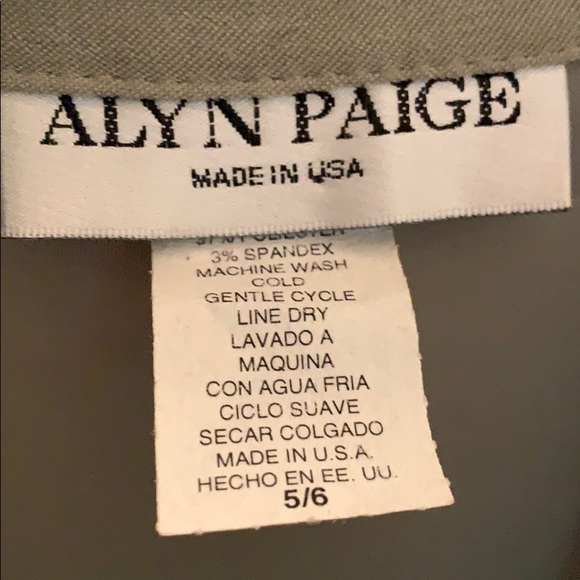 Green skirt suit - Picture 2 of 4